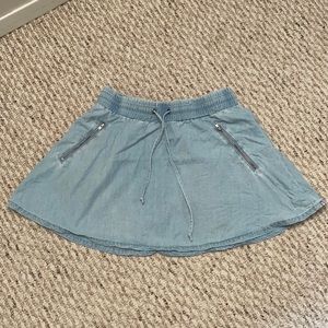 Fabletics draw string Jean skirt.